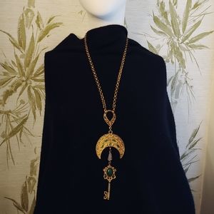 Women's 1960's Vintage Necklace.